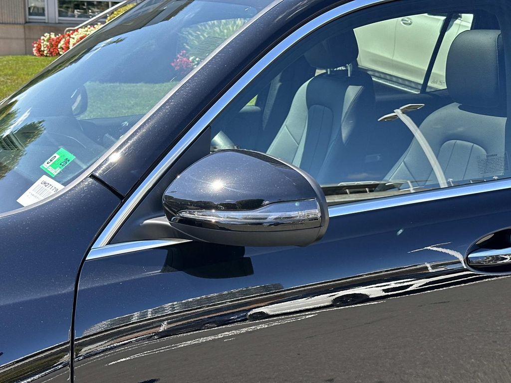 Thumbnail: 2024 Mercedes-Benz GLB - 13