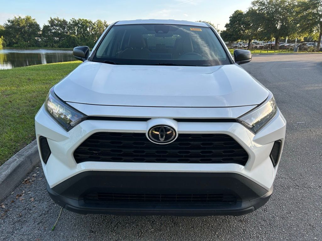 2022 Toyota RAV4 LE 8