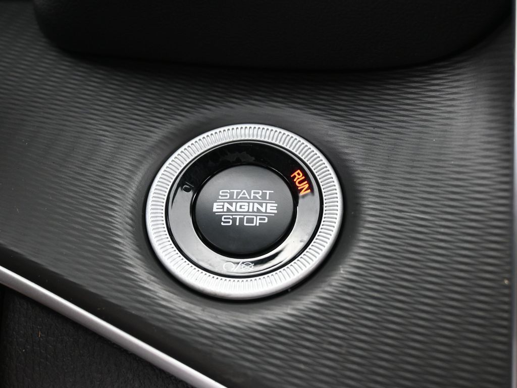 New 2025 Diamond Black Crystal Pearlcoat Jeep Laredo image 26