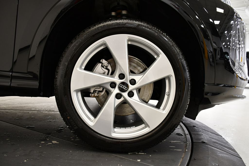 Thumbnail: 2025 Audi Q5 - 16