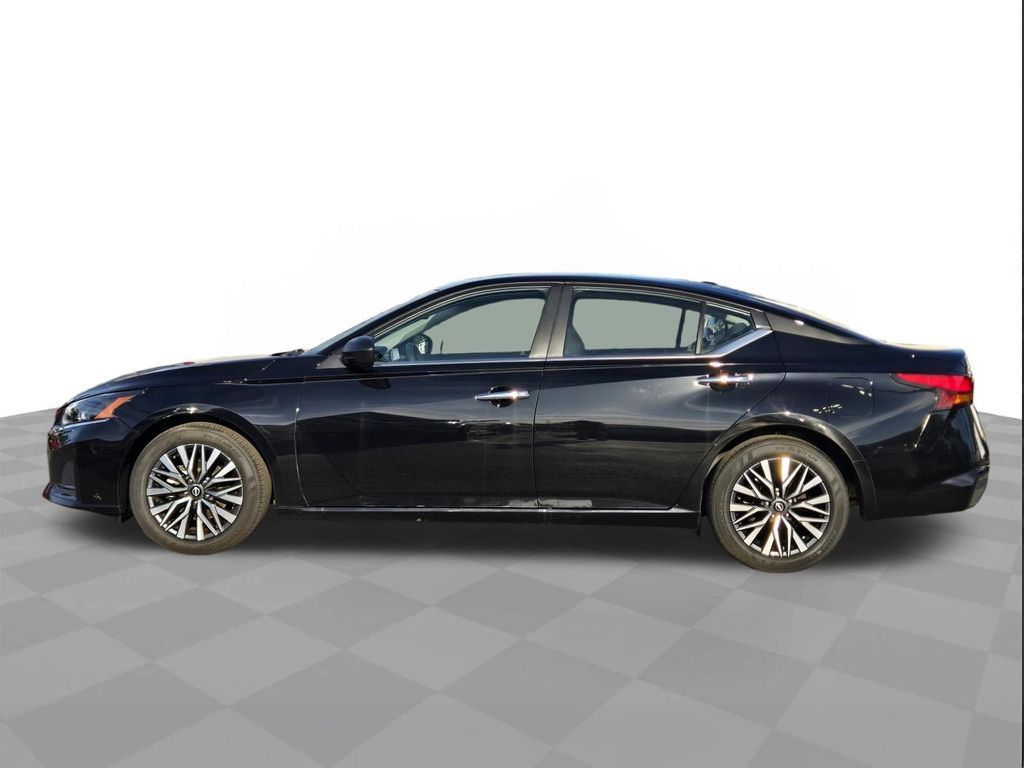 2025 Nissan Altima 2.5 SV - 7