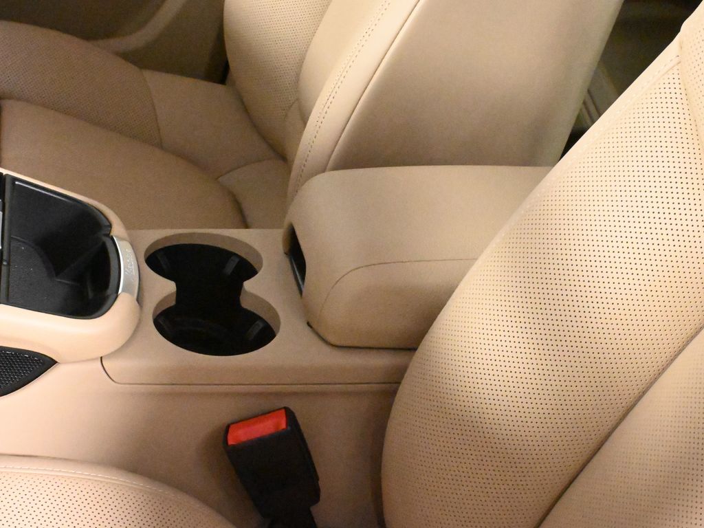 Thumbnail: 2026 Porsche Macan - 29