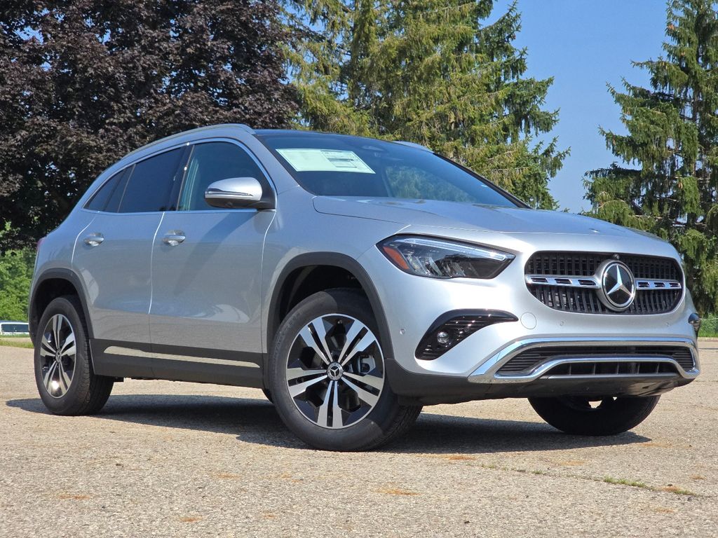 New 2026 Silver Mercedes-Benz GLA 250 image 2