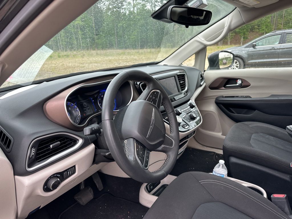 2023 Brilliant Black Crystal Pearlcoat Chrysler Voyager LX FWD Van
