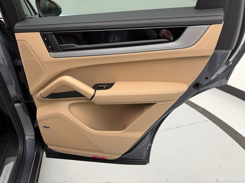 Thumbnail: 2026 Porsche Cayenne - 31