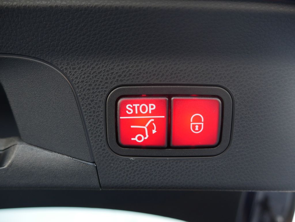 Thumbnail: 2023 Mercedes-Benz GLC - 25