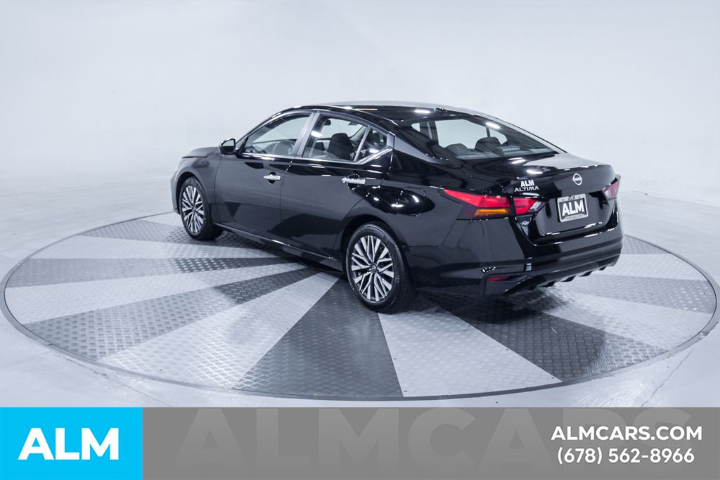 Used 2025 Black Nissan 2.5 SV image 7