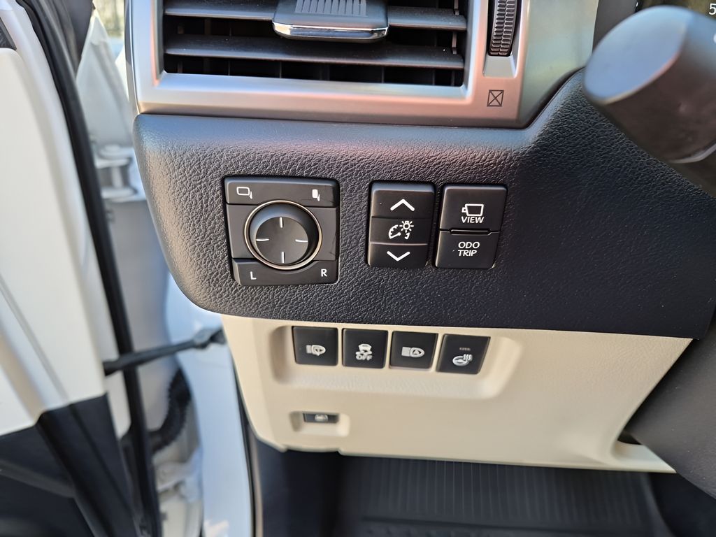 Used 2023 White Lexus 460 Luxury image 33