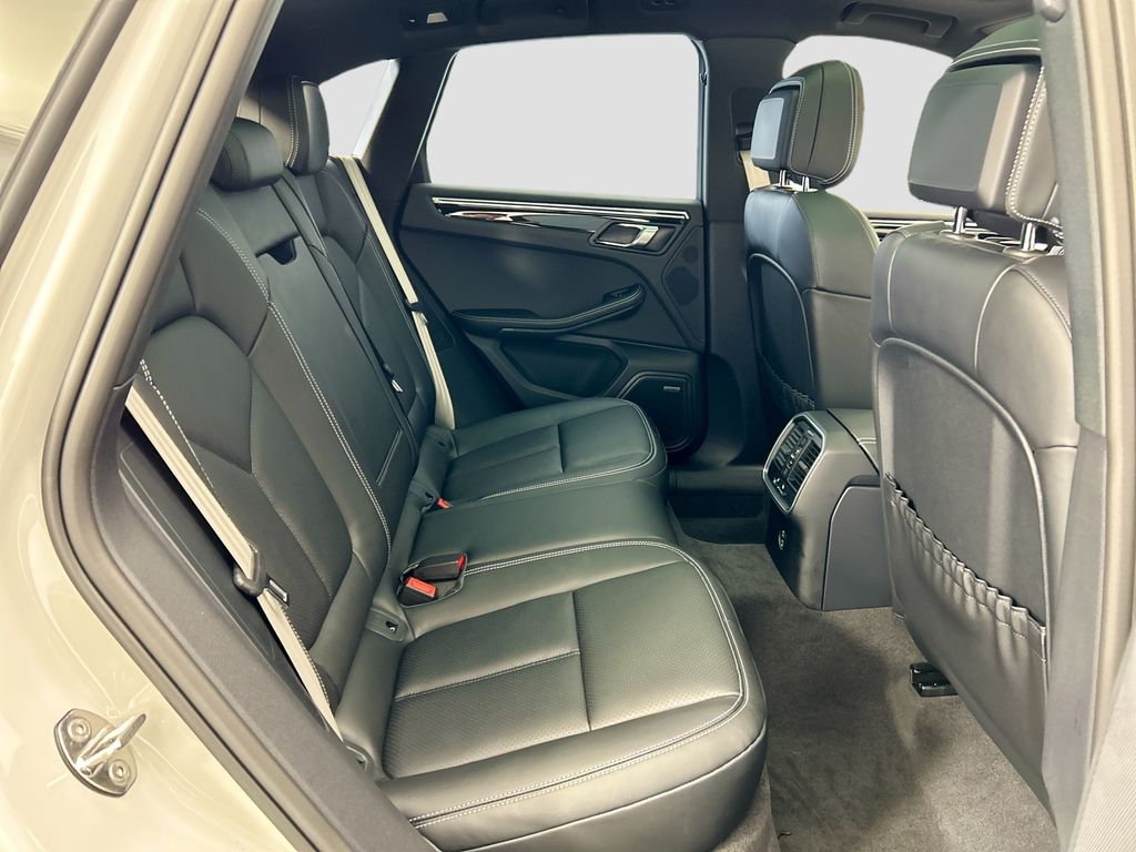 Thumbnail: 2026 Porsche Macan - 23