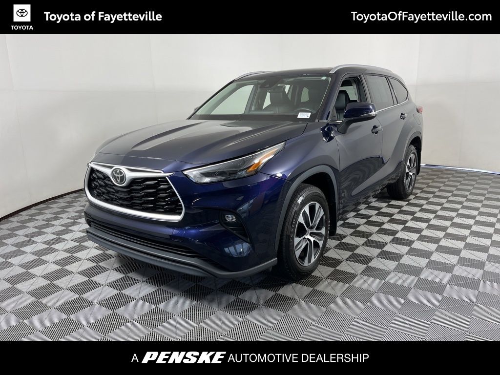 2022 Toyota Highlander XLE -
                Fayetteville, AR