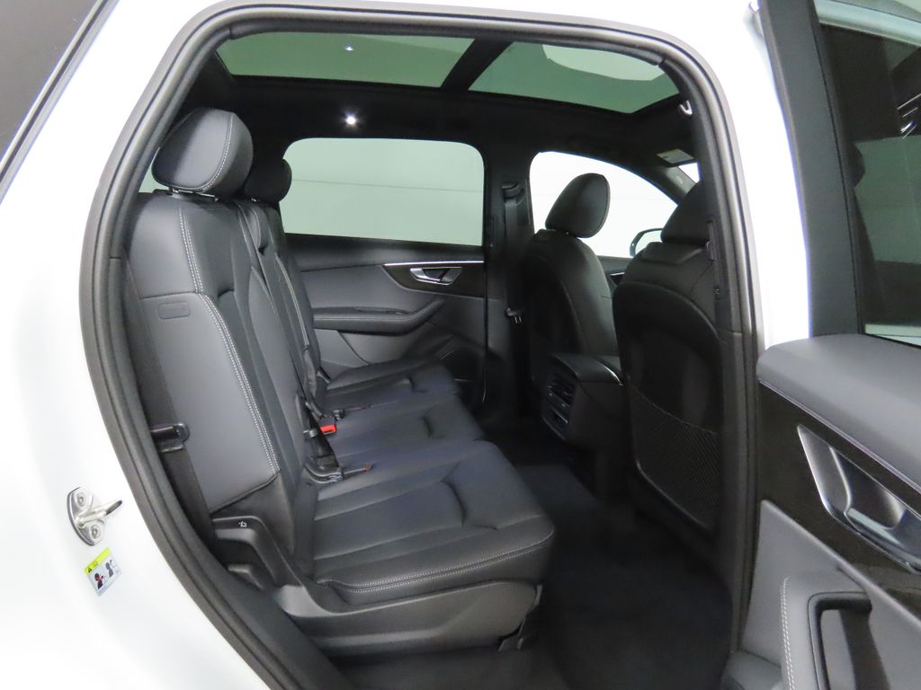 Thumbnail: 2025 Audi Q7 - 25