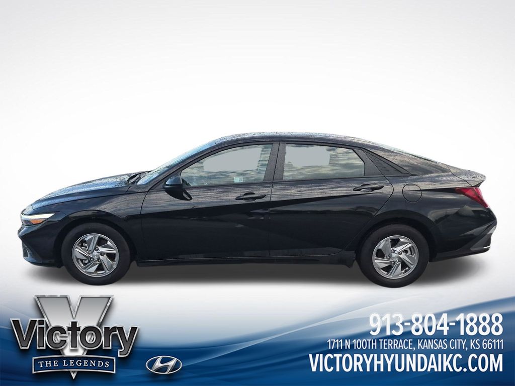 Used 2025 Black Hyundai SE image 2
