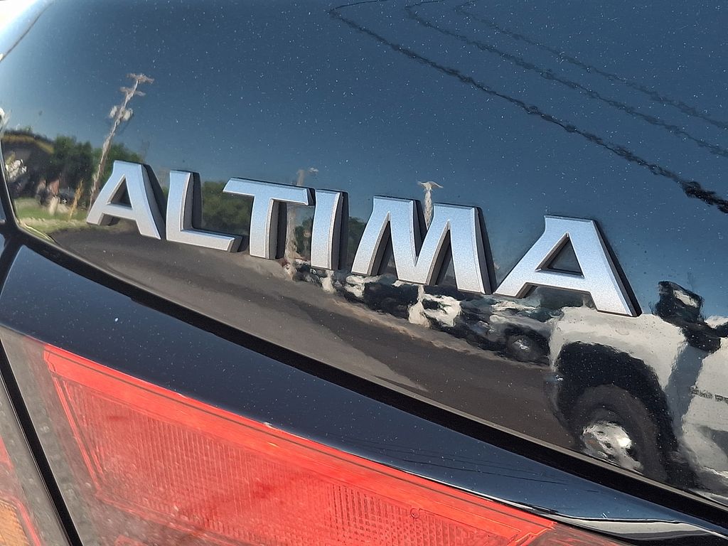2023 Nissan Altima 2.5 SR Black at South Hills Kia