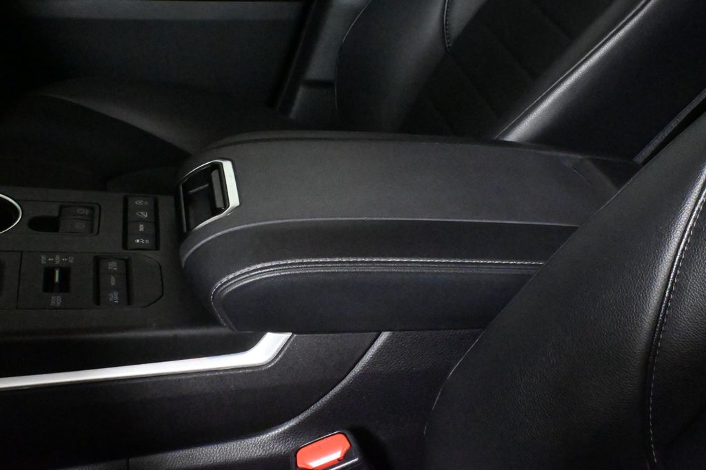 2022 Toyota Highlander XLE 30