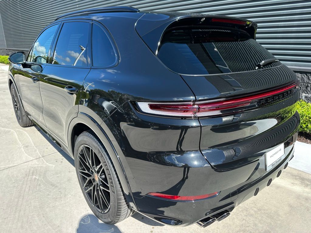 Thumbnail: 2026 Porsche Cayenne - 3