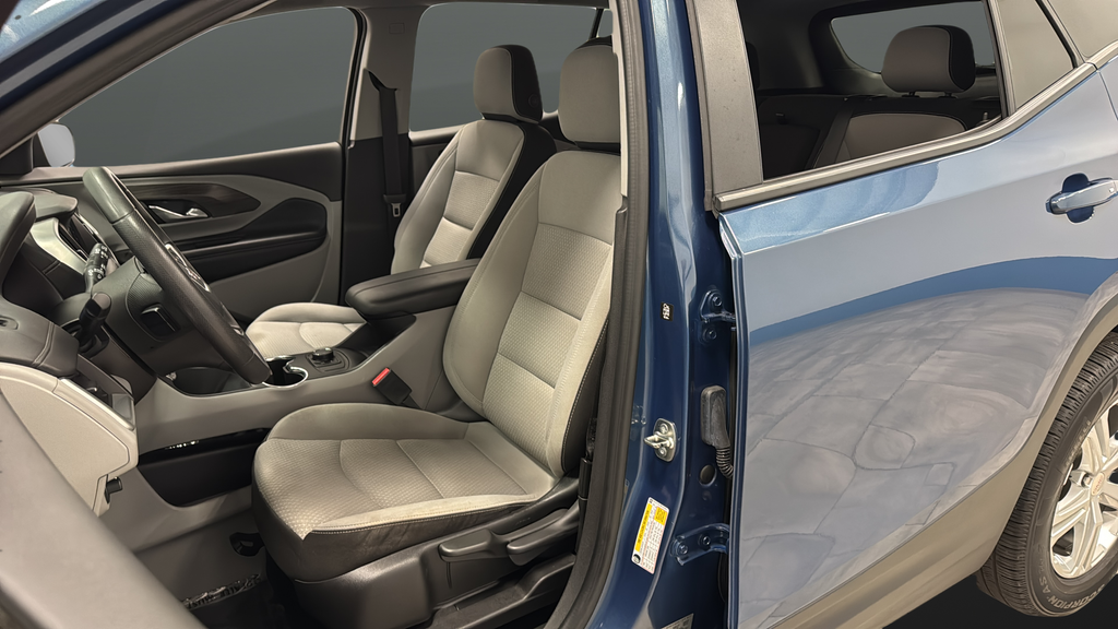 Used 2024 Downpour Metallic GMC SLE image 9