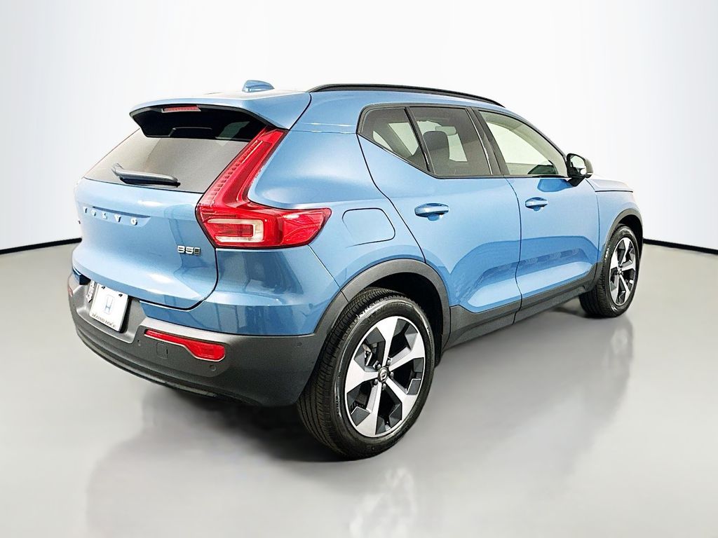 2023 Volvo XC40 B5 Plus 5