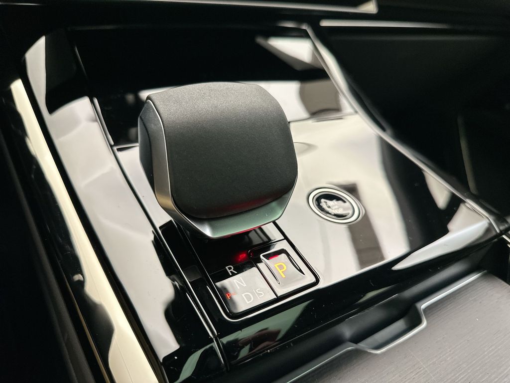 2025 Land Rover Range Rover Sport SE 11