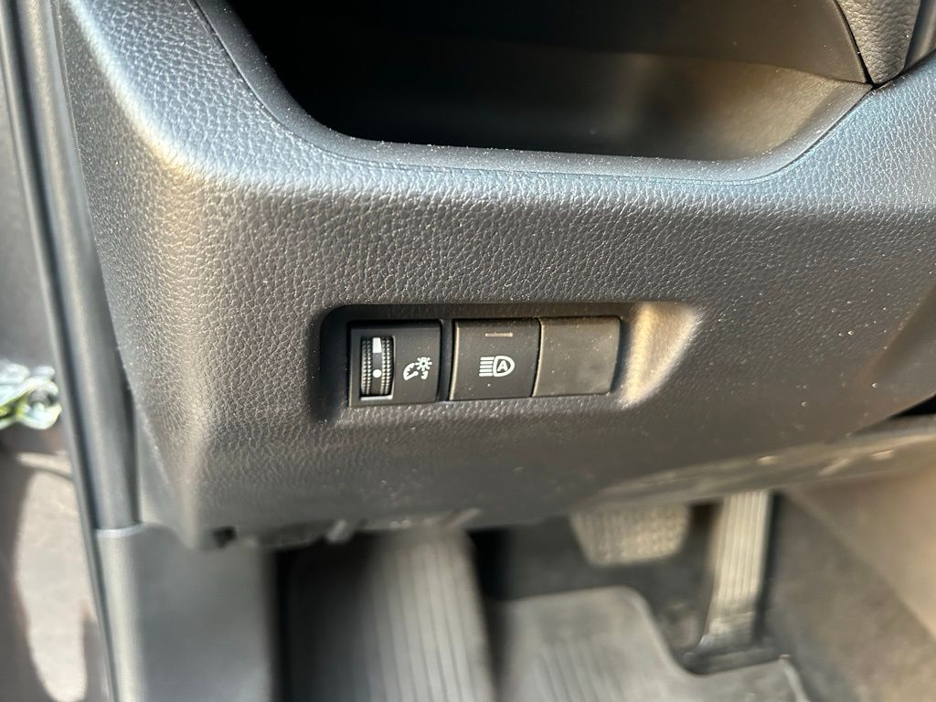 2022 Toyota RAV4 LE 17
