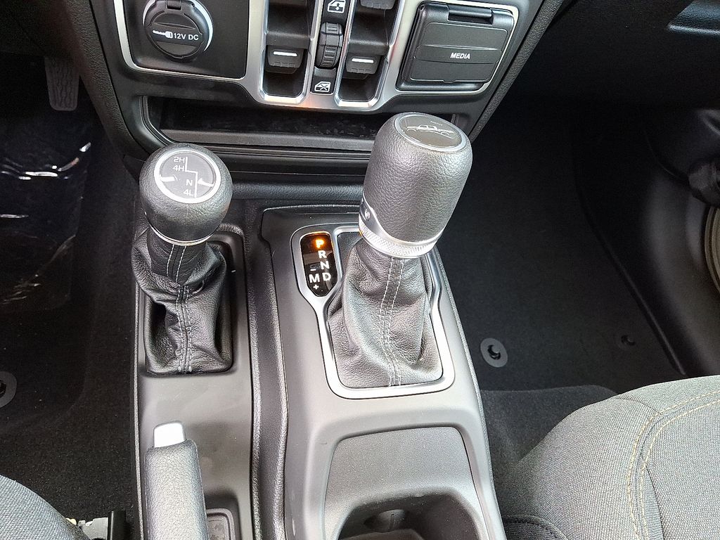2026 Jeep Gladiator — photo 9