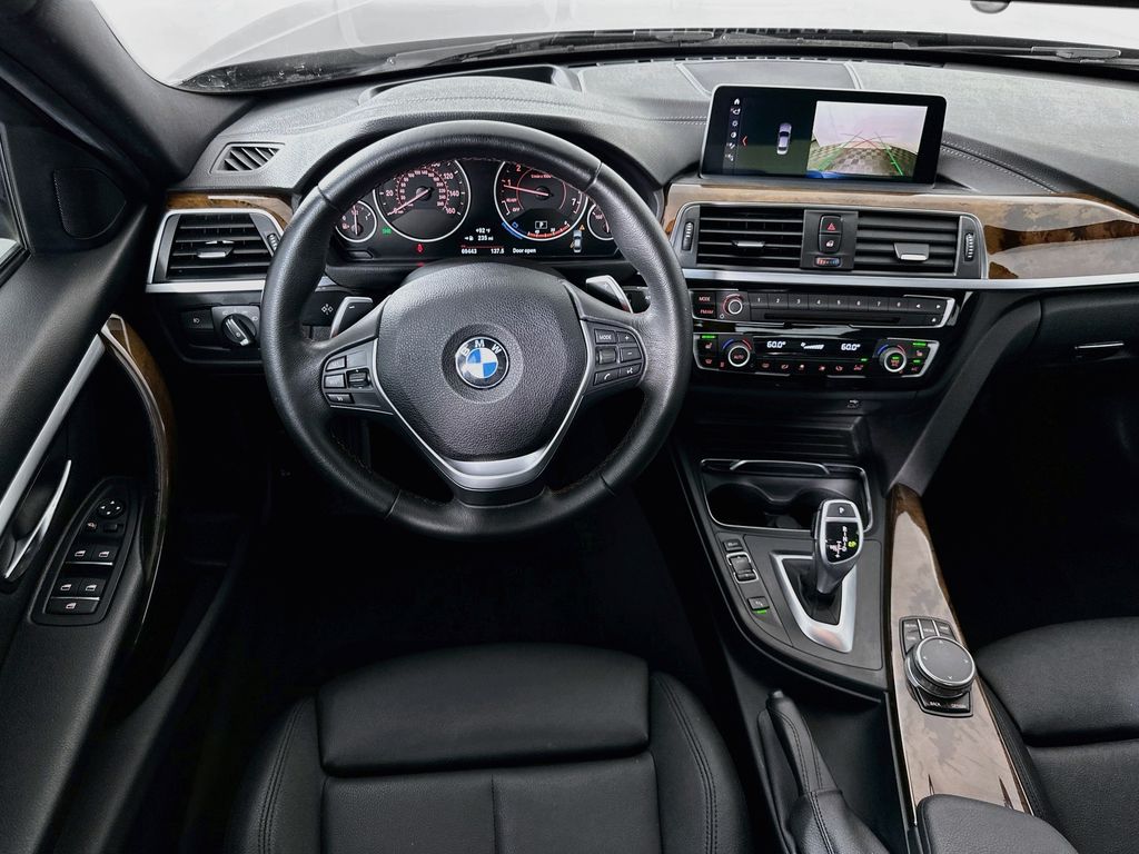 Thumbnail: 2018 BMW 3 Series - 23