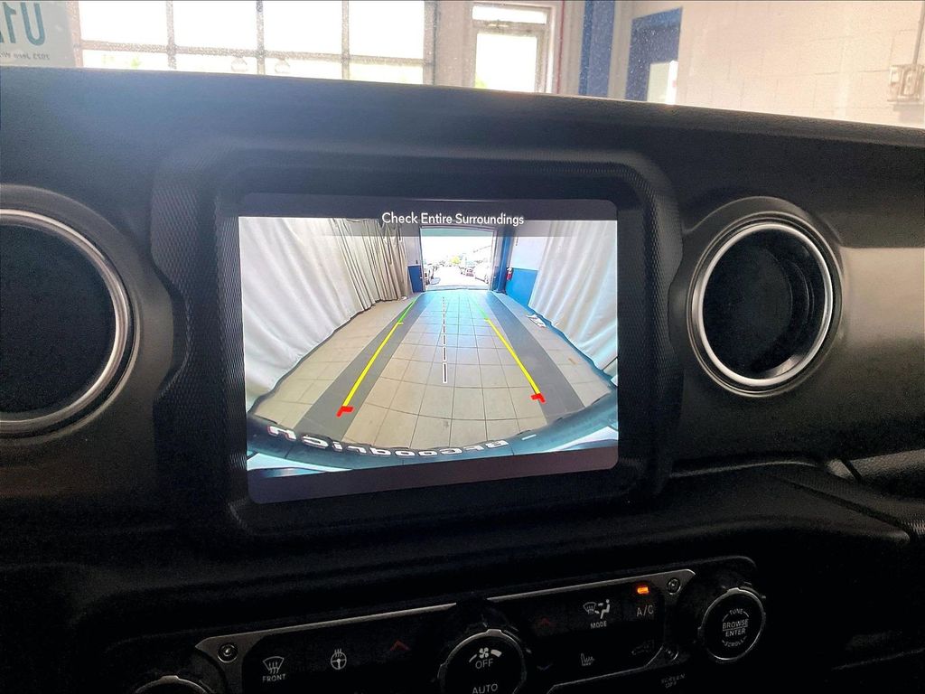 2023 Jeep Wrangler — photo 19
