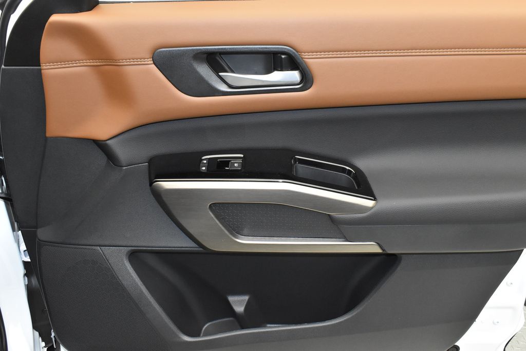 2025 Nissan Pathfinder Platinum 28