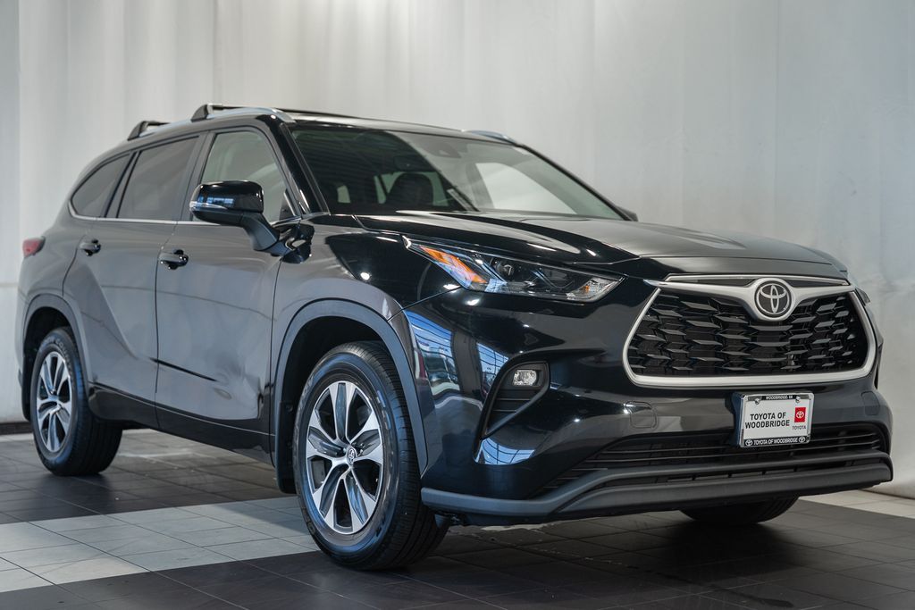 Midnight Black Metallic 2023 Toyota Highlander XLE AWD SUV / Crossover All-Wheel Drive 8-Speed Automatic