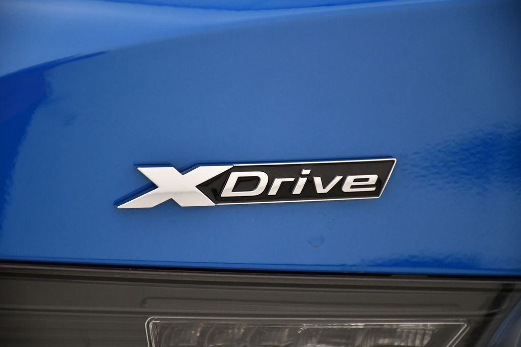 Thumbnail: 2025 BMW M3 - 9