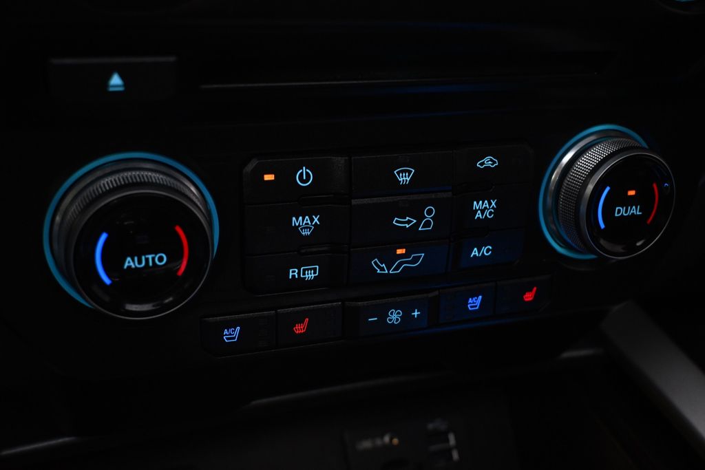 Used 2015 Blue Ford Lariat image 33