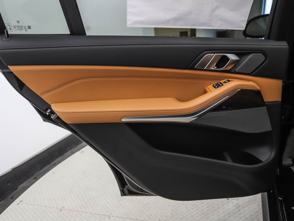 Thumbnail: 2027 BMW X7 - 20