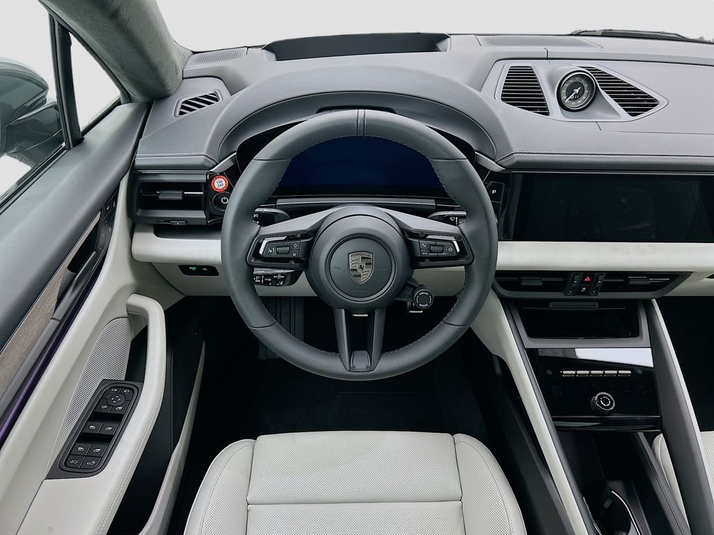 Thumbnail: 2025 Porsche Macan - 13