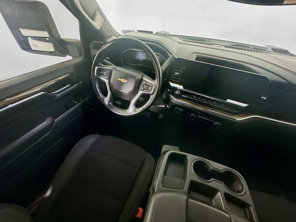 Used 2024 White Chevrolet LT image 9