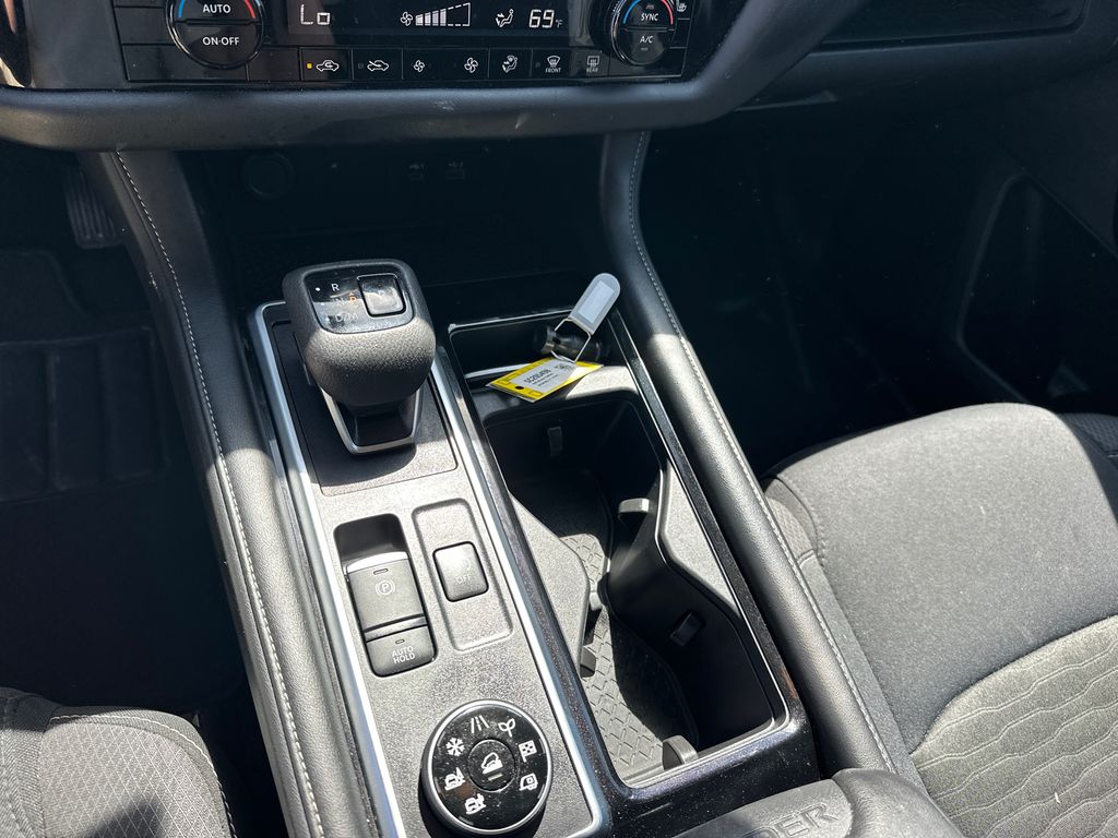 Used 2025 Gray Nissan SV image 33