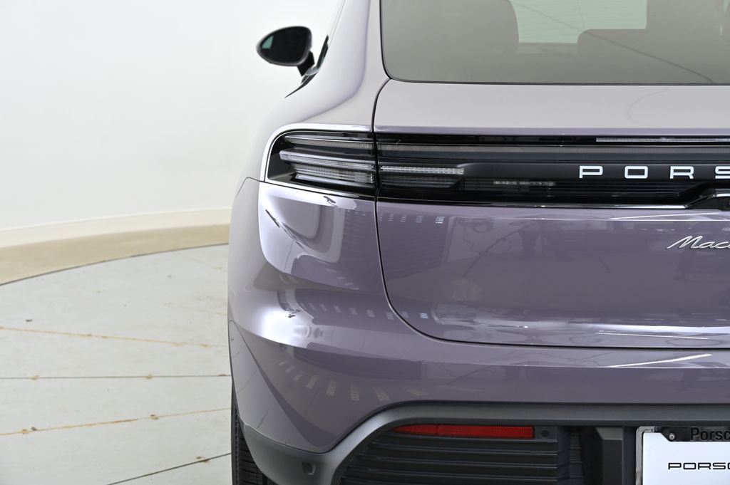 Thumbnail: 2025 Porsche Macan - 13