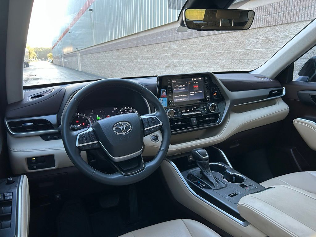 Thumbnail: 2022 Toyota Highlander - 12