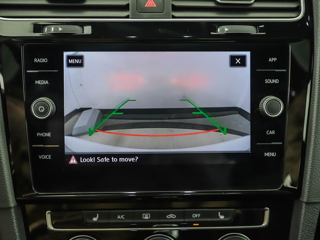 Thumbnail: 2019 Volkswagen Golf - 17