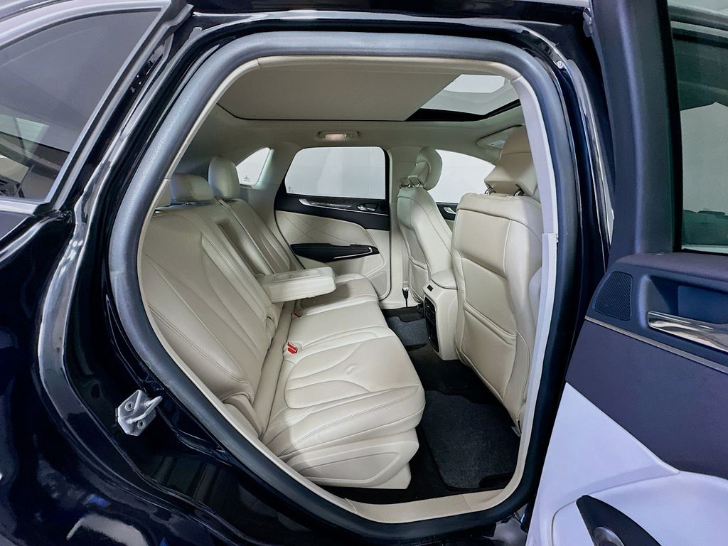 Thumbnail: 2019 Lincoln MKC - 29