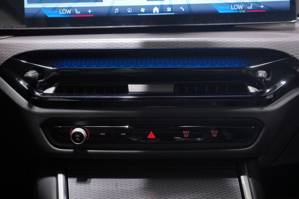 Thumbnail: 2025 BMW i4 - 13