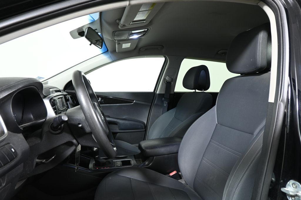 Thumbnail: 2017 Kia Sorento - 5
