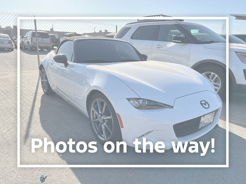 Arctic White 2021 Mazda MX-5 Miata Convertible Rear-Wheel Drive 6-Speed Manual