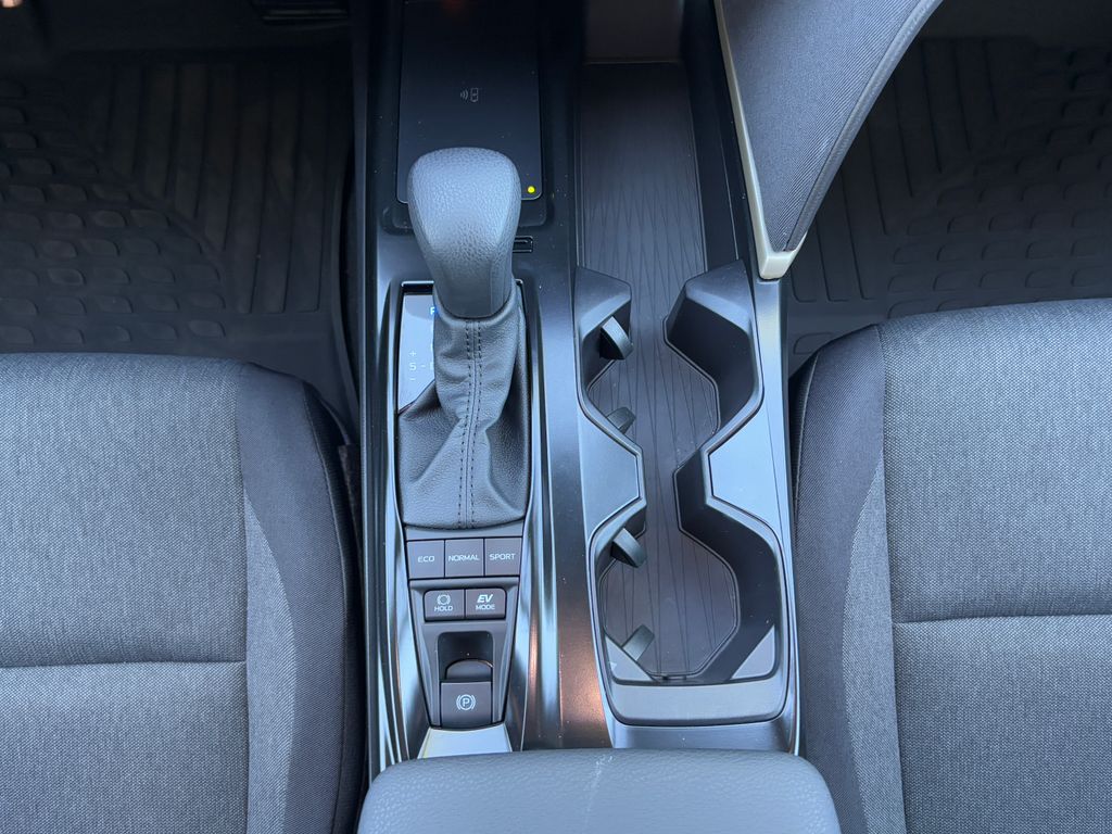 2025 Toyota Camry LE 17