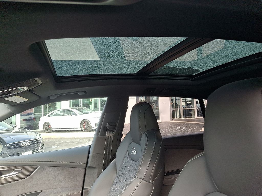 Thumbnail: 2026 Audi RS Q8 - 11