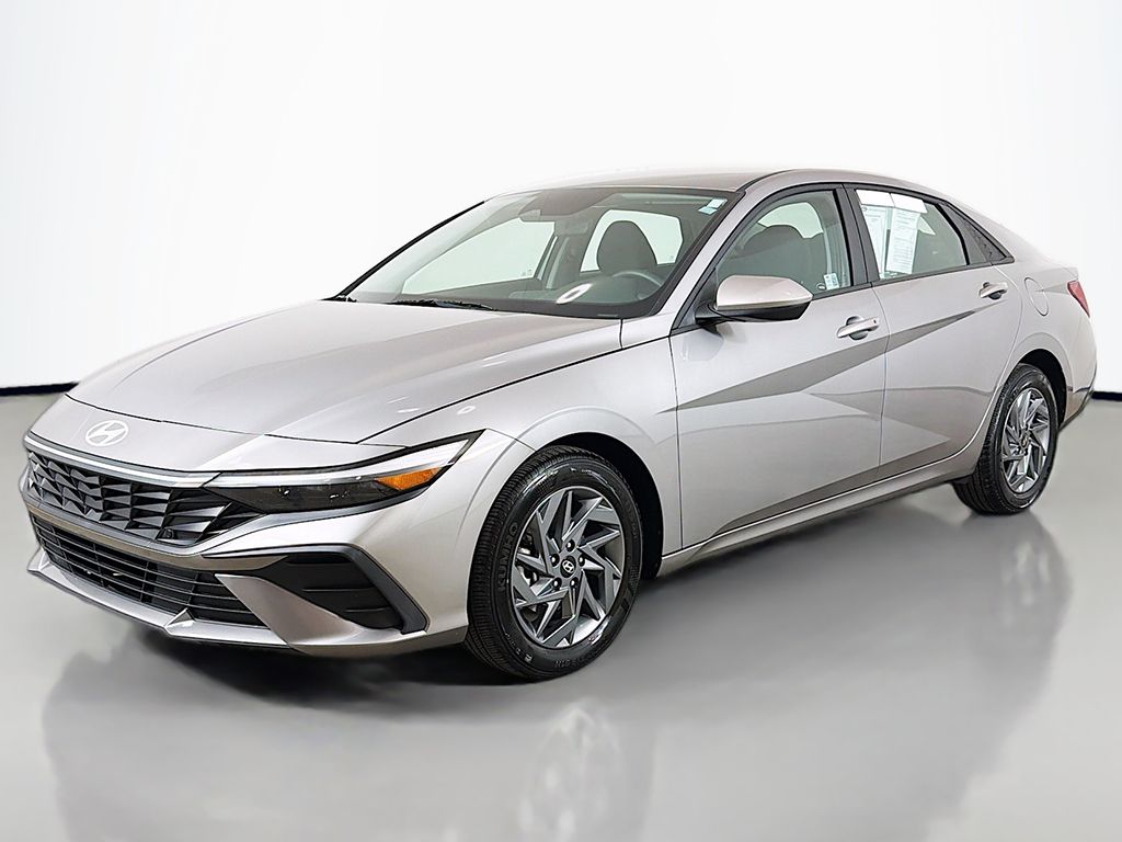Used 2024 Silver Hyundai SEL image 8