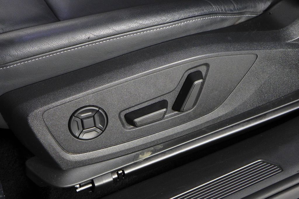 Thumbnail: 2025 Audi Q4 e-tron - 23