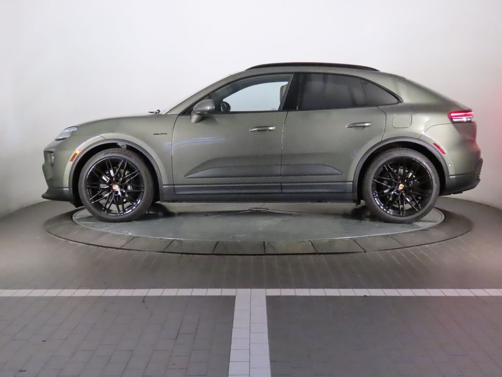 Thumbnail: 2025 Porsche Macan - 2