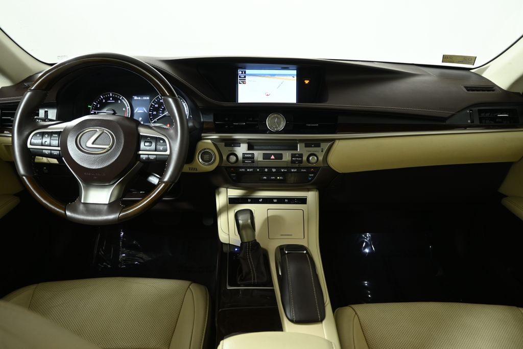 Thumbnail: 2017 Lexus ES - 17