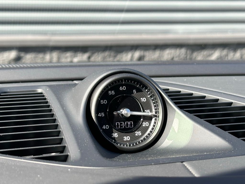 Thumbnail: 2026 Porsche Macan - 32