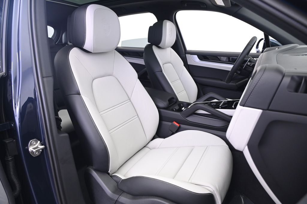 Thumbnail: 2026 Porsche Cayenne - 28