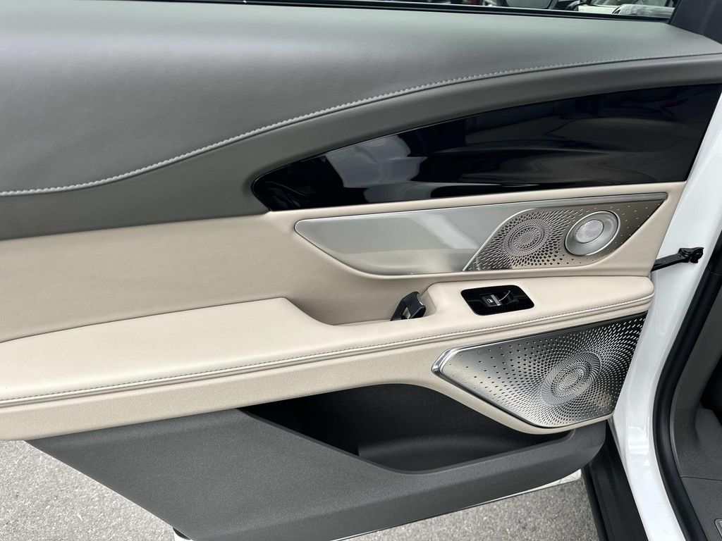 Thumbnail: 2025 Lincoln Nautilus - 28